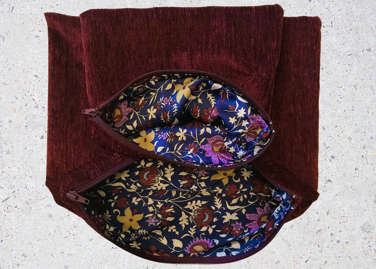 Pochettes bordeaux avec doublure florale multicolore